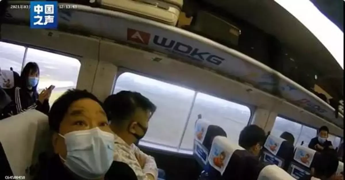 男子霸座還嫌乘務員手臟，結局極度舒適……