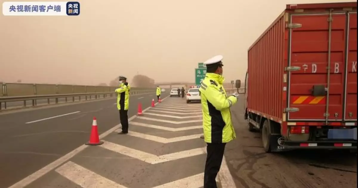 甘肅受沙塵天氣影響管制道路全部恢復通行