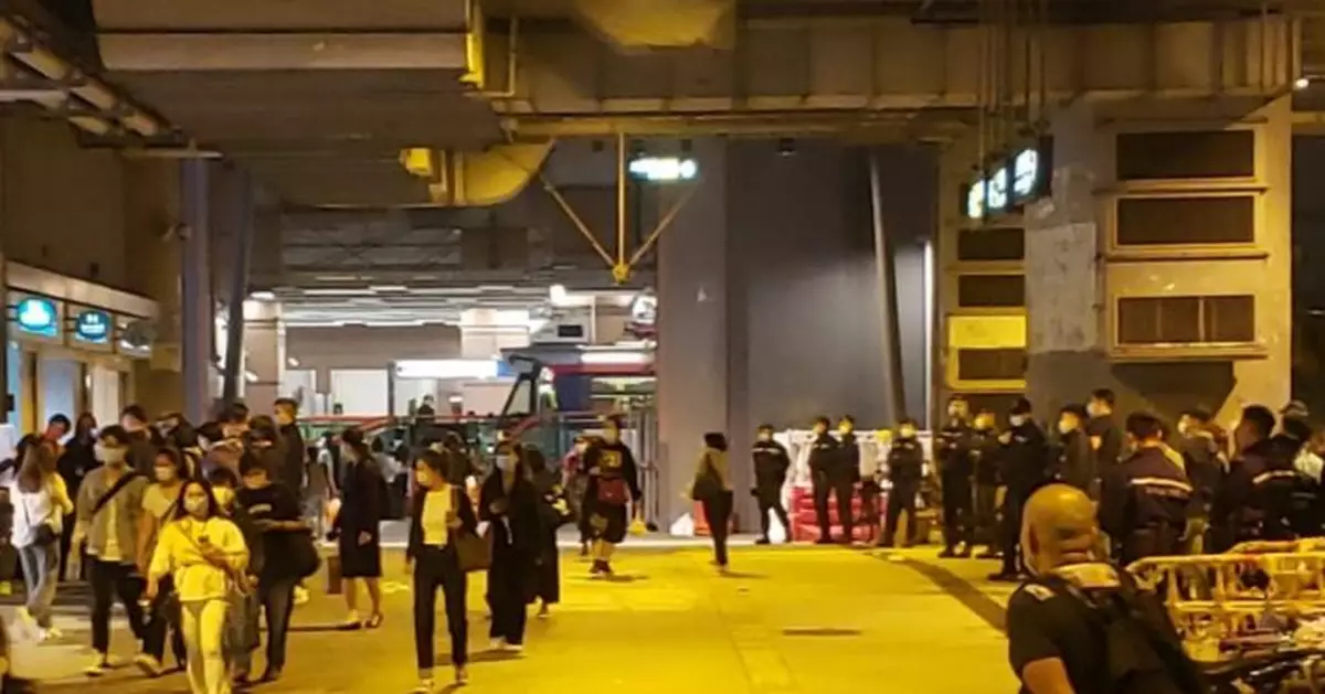元朗站氣氛平靜  逾20名警員到場戒備