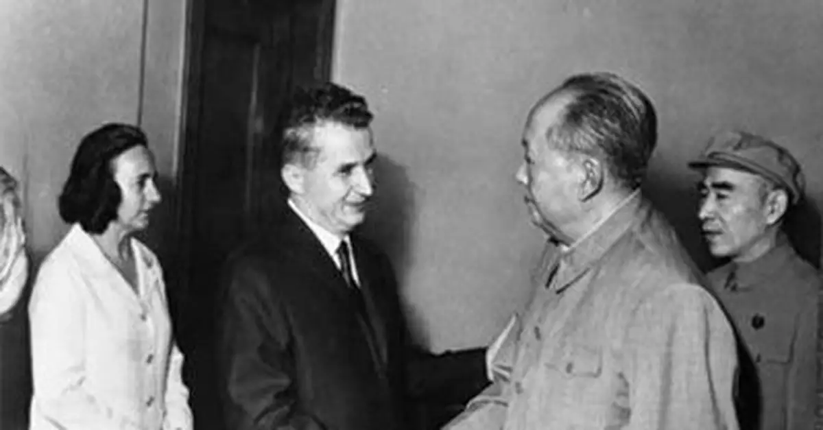 1974年毛澤東竟向她行屈膝禮 全場頓時沸騰