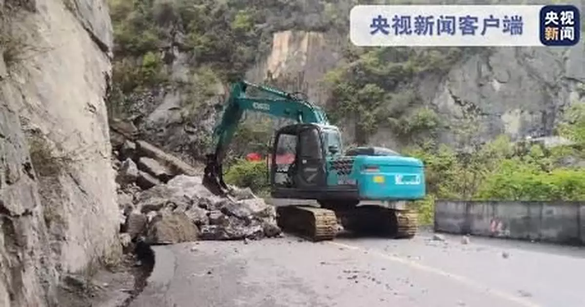 陝西兩處塌方致道路中斷 過往車輛需繞行