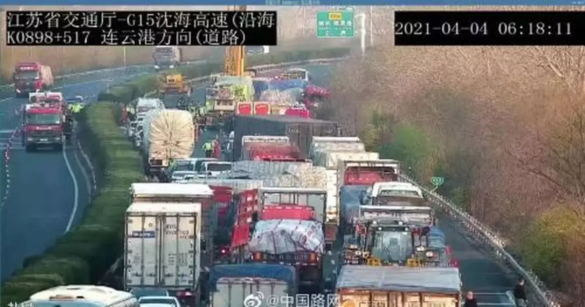 痛心!瀋海高速發生多車相撞追尾事故,已致11人死亡