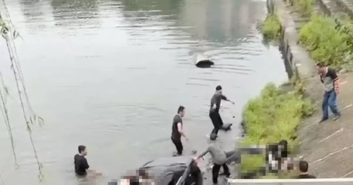 福州長樂一小車返鄉掃墓途中墜溪，3人不幸身亡