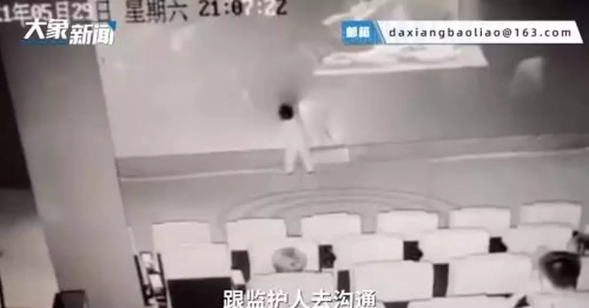 熊孩子拍打銀幕半小時，影院：很無奈