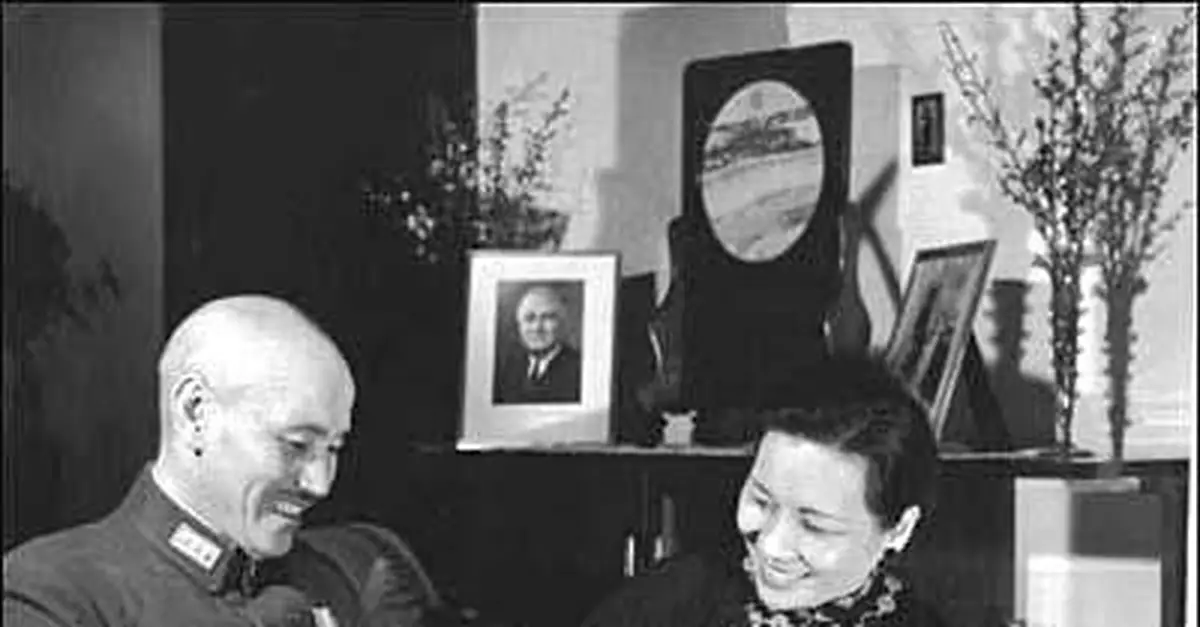 蔣介石私生活曝光：愛看「梁祝」，好聞鹹魚腥味