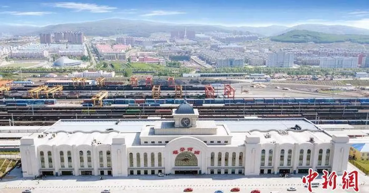 中歐班列「東通道」上半年開行數量同比增四成