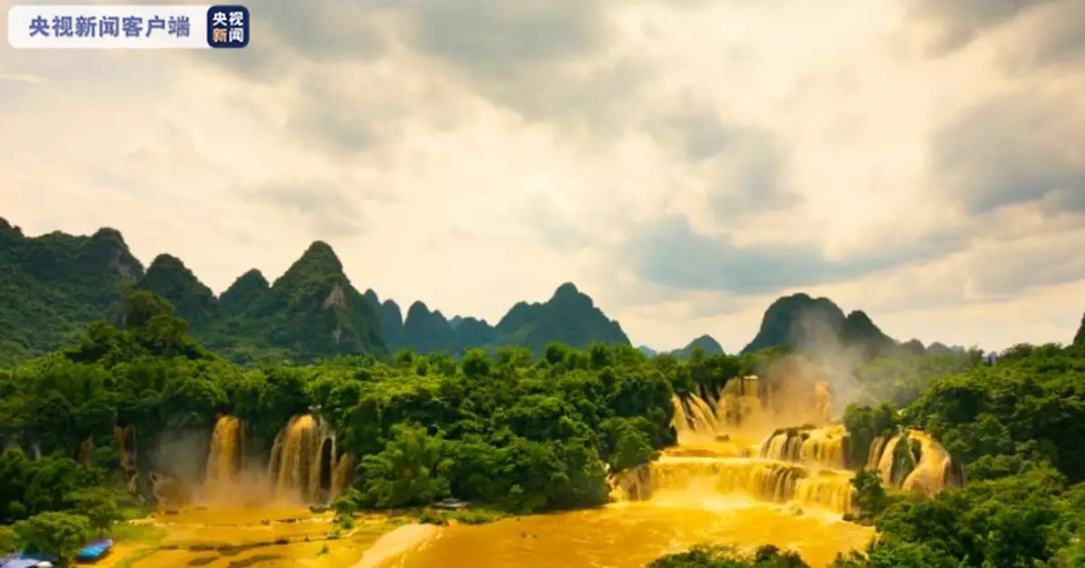難得一見!廣西德天跨國瀑佈景區現「黃金瀑布」