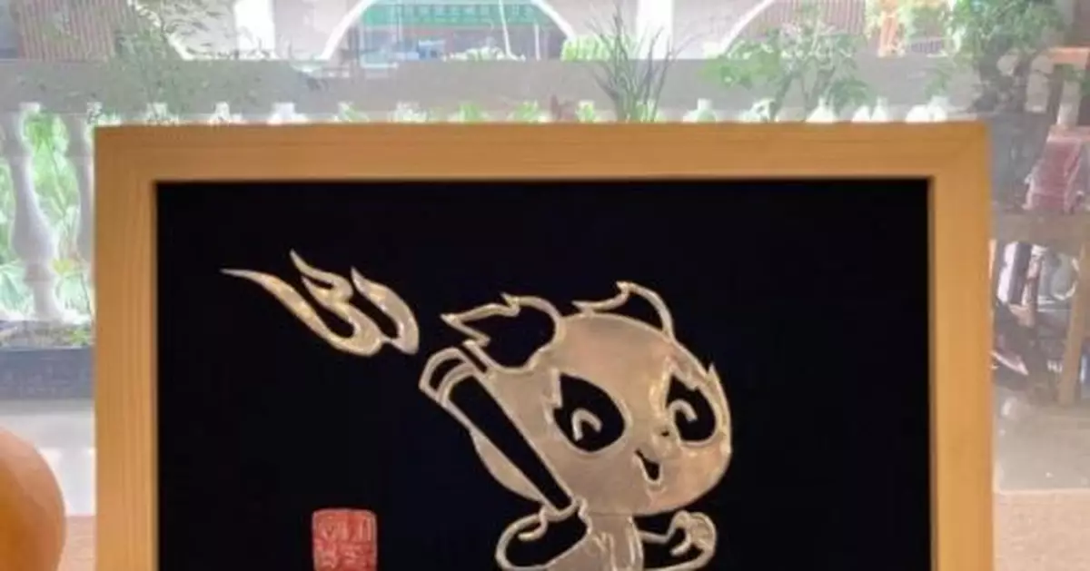 成都民間達人變廢為寶 用易拉罐創意繪製大熊貓