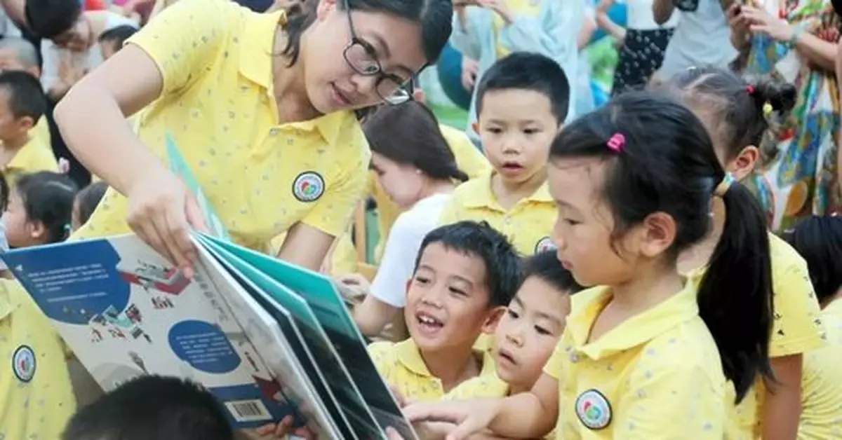 200餘人的學生名單，牽出區教育局局長貪腐案