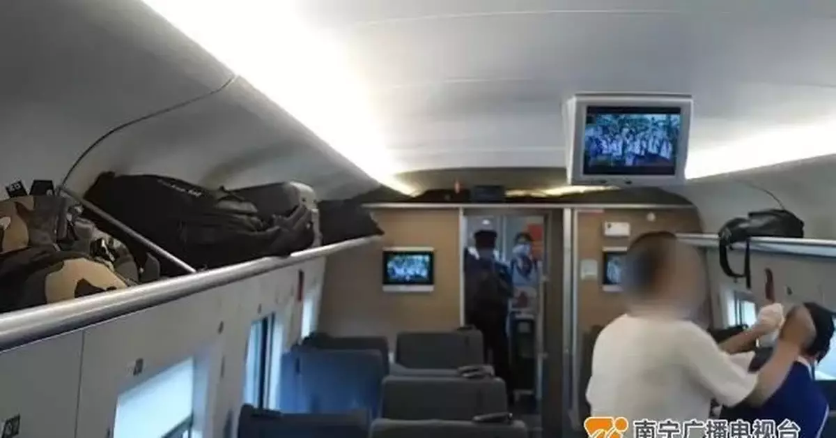 男子高鐵上拒戴口罩，3分鐘內毆打13人，拘！