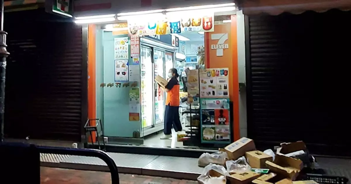 心急賊持刀闖尖沙嘴便利店 自行為WeChat Pay HK增值5千元後逃去