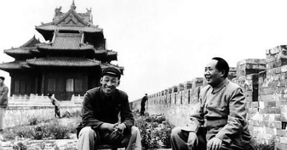 毛澤東曾三次登紫禁城城牆：只登城牆不入宮內