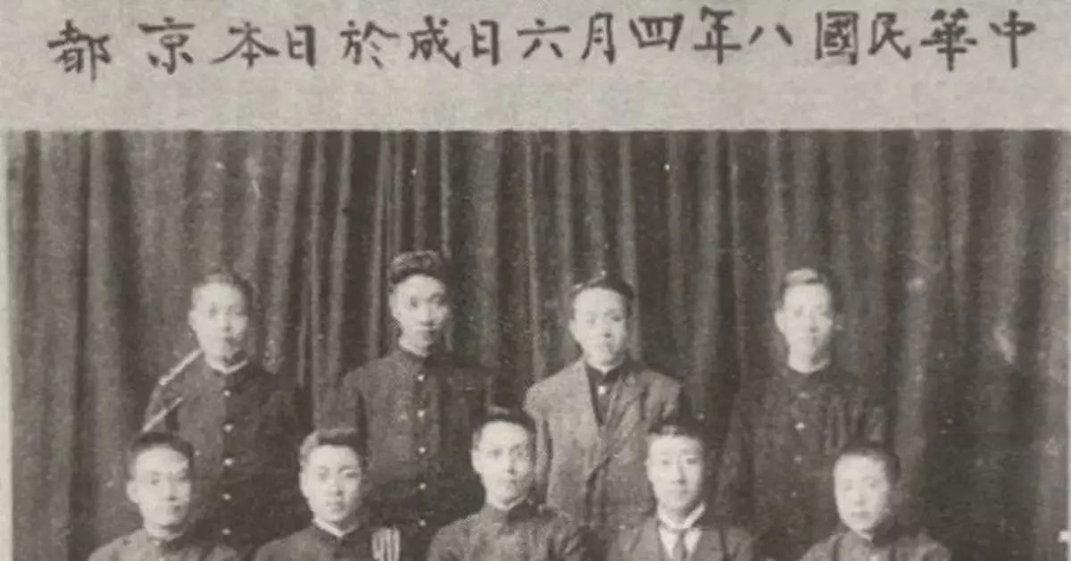 周恩來塵封半個世紀的合影，牽出一段秘聞