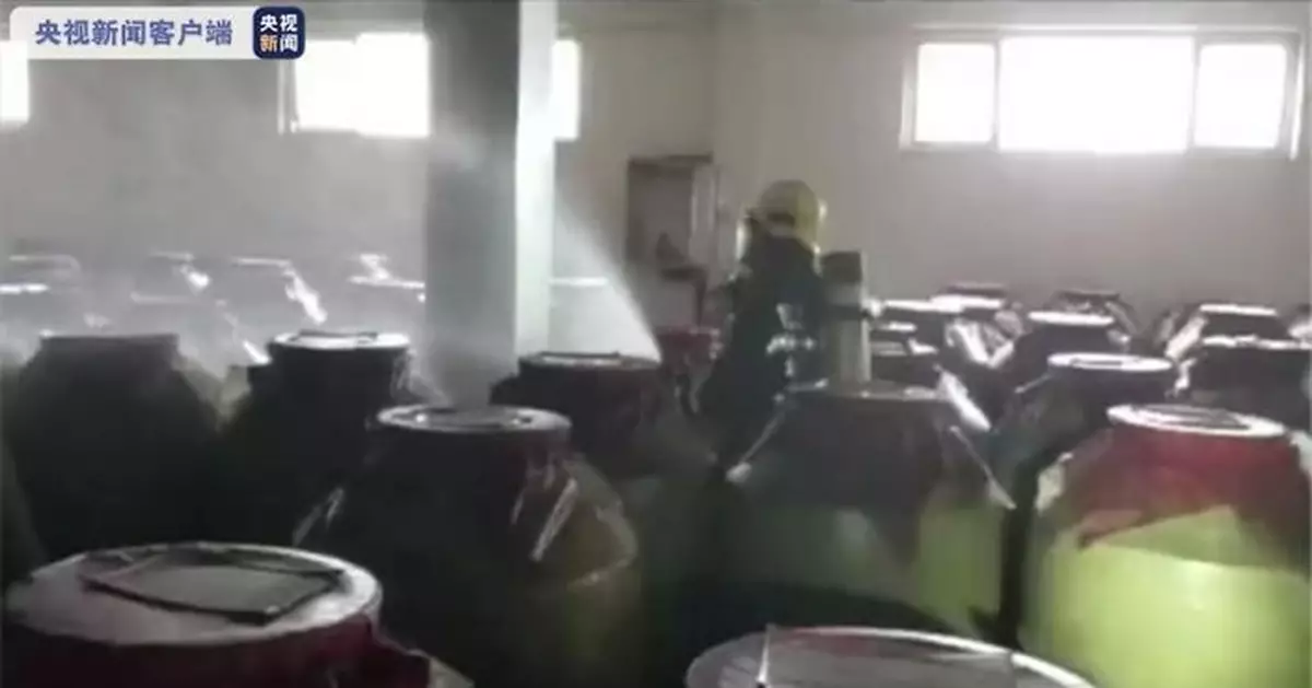 四川瀘縣地震致一酒廠200餘噸白酒泄漏 消防緊急處置