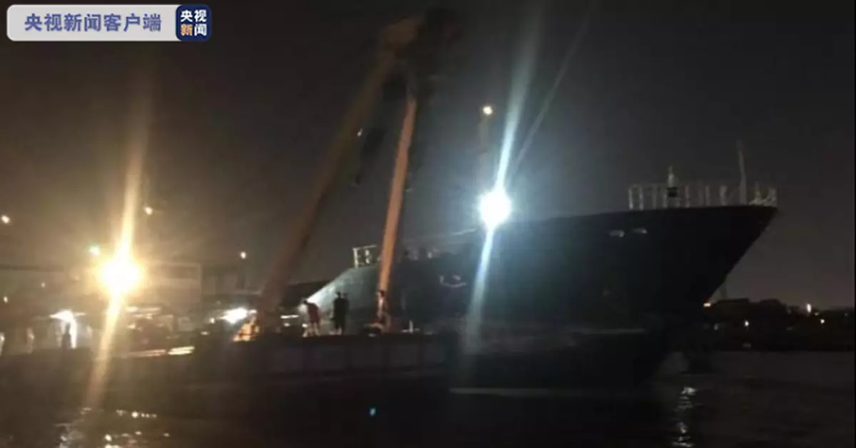 上海黃浦江堤岸遭輪船撞擊 現場畫面曝光