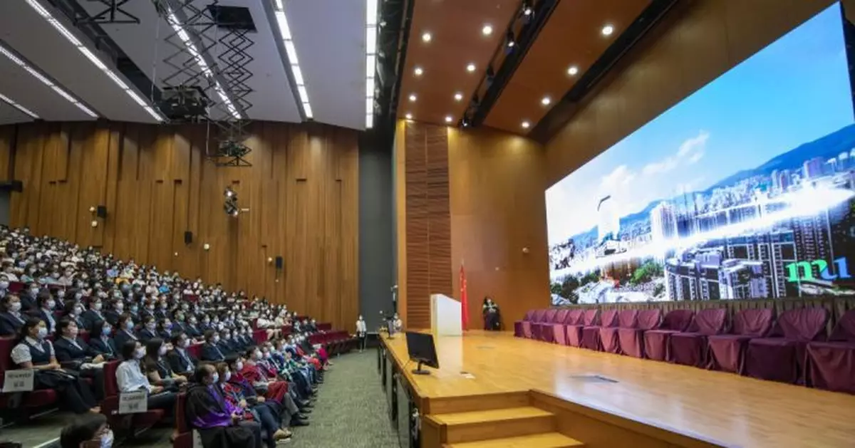 香港都會大學開學禮 校長籲學生：接收資訊先求證再結論