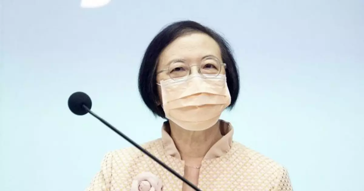 100長者赴接種中心打針 陳肇始到場視察
