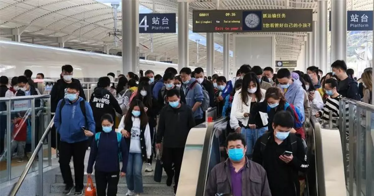 10月1日，全國鐵路發送旅客1599.5萬人次！