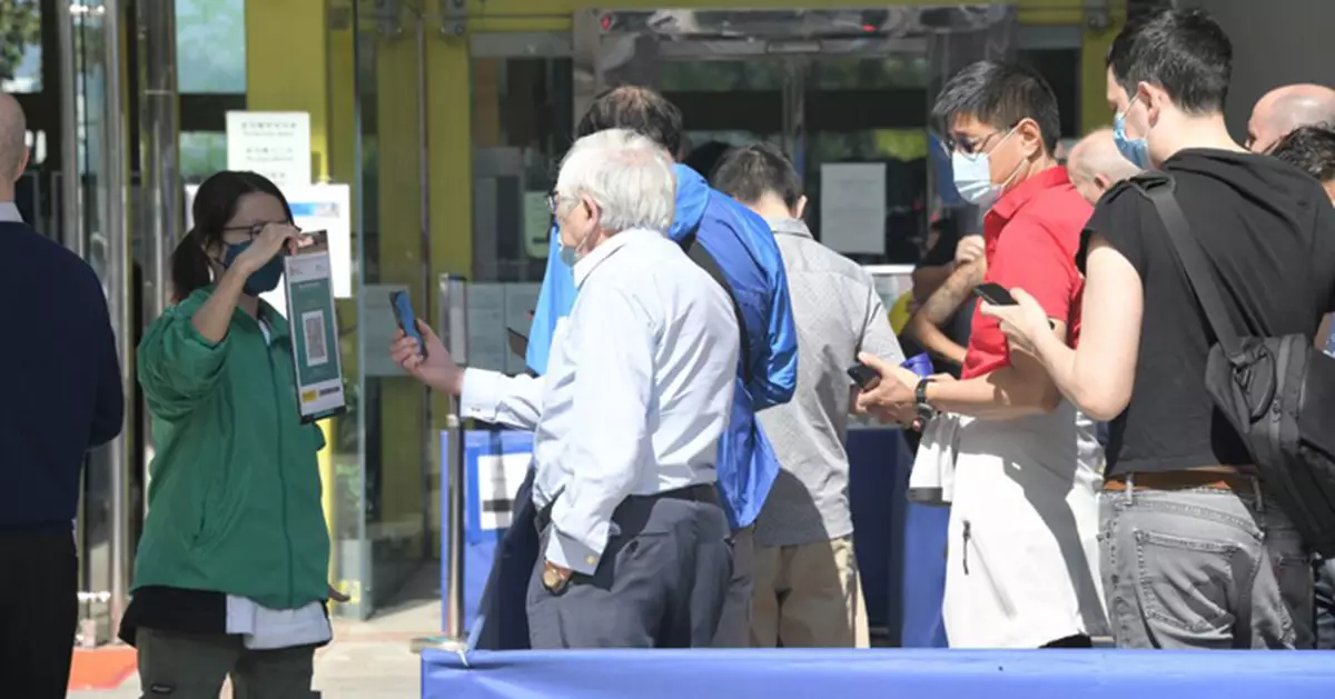 接種中心打蛇餅 長者等打針曝曬逾句鐘惹不滿