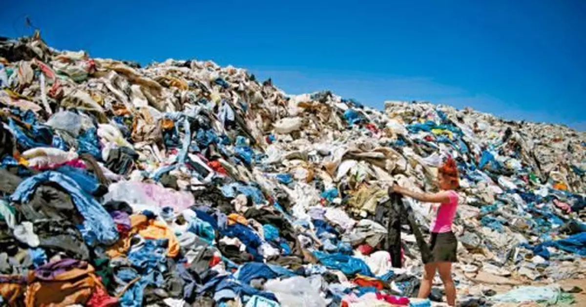 智利沙漠二手衣 亂棄置成垃圾山