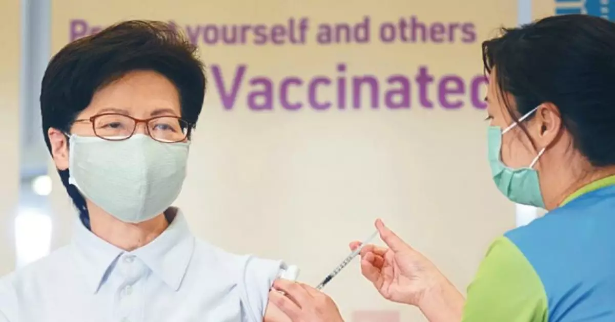 林鄭稱第三針將打科興 預告將推更多限制個人自由防疫措施