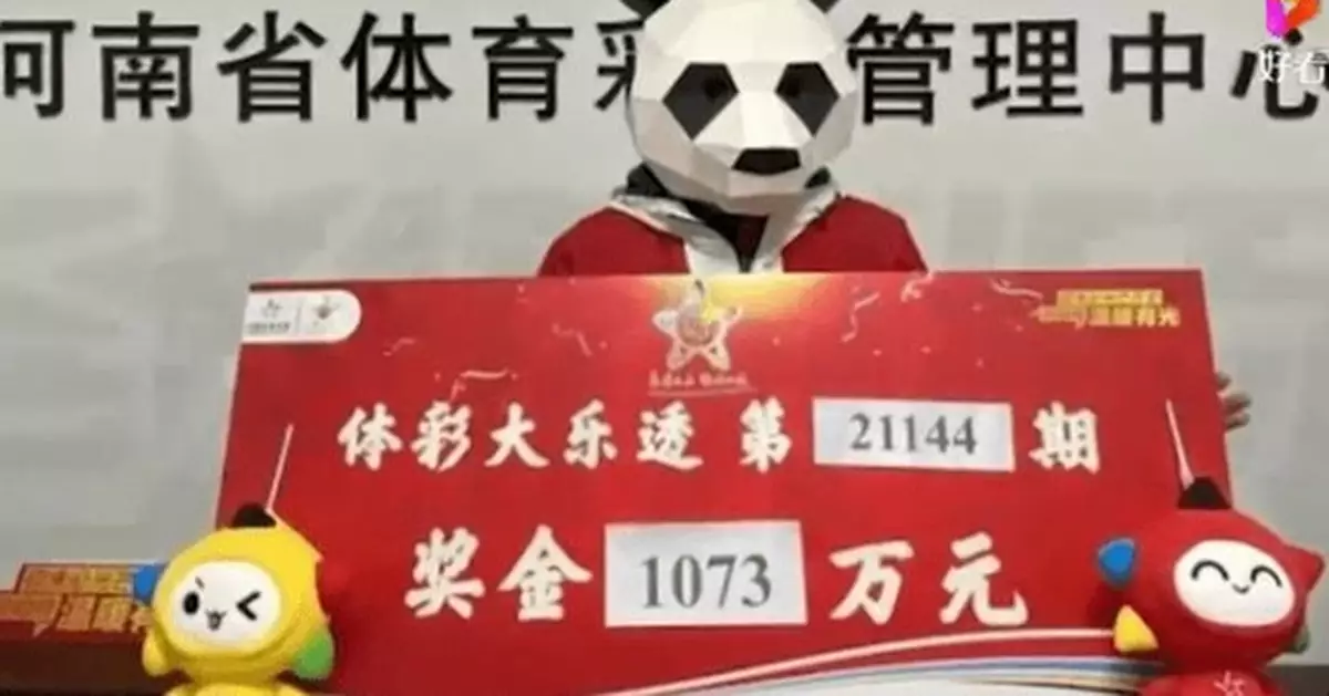 連續兩年中得千萬大獎 幸運男淡定領獎：去年的還沒花完