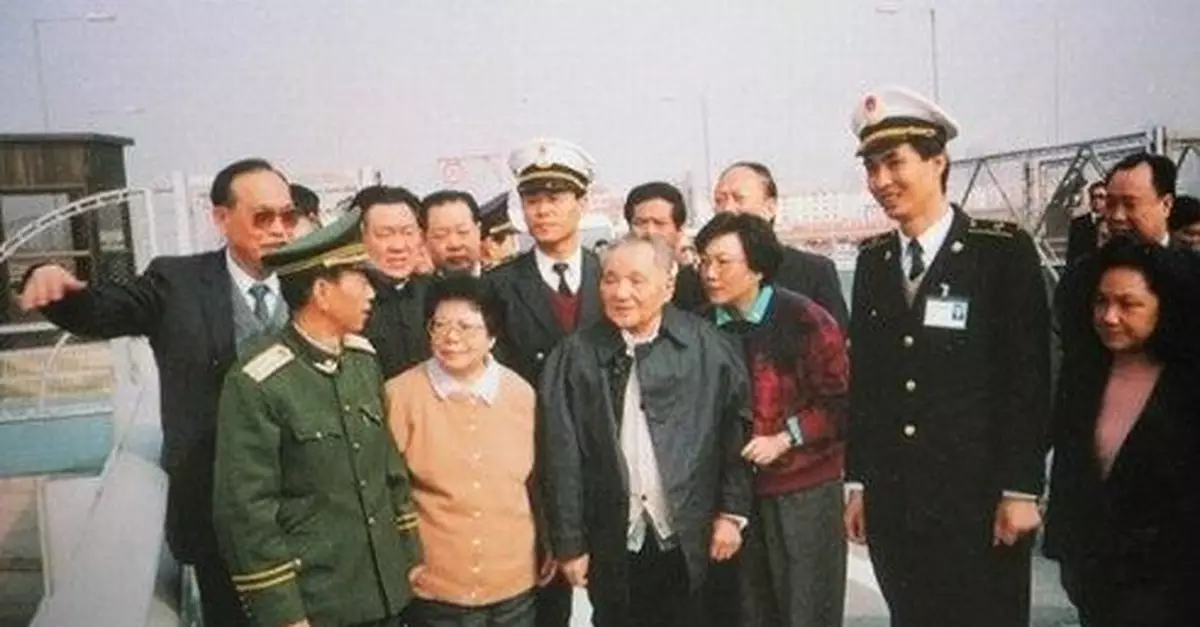 鄧小平痛恨「左」：「理論家」拿大帽嚇唬人