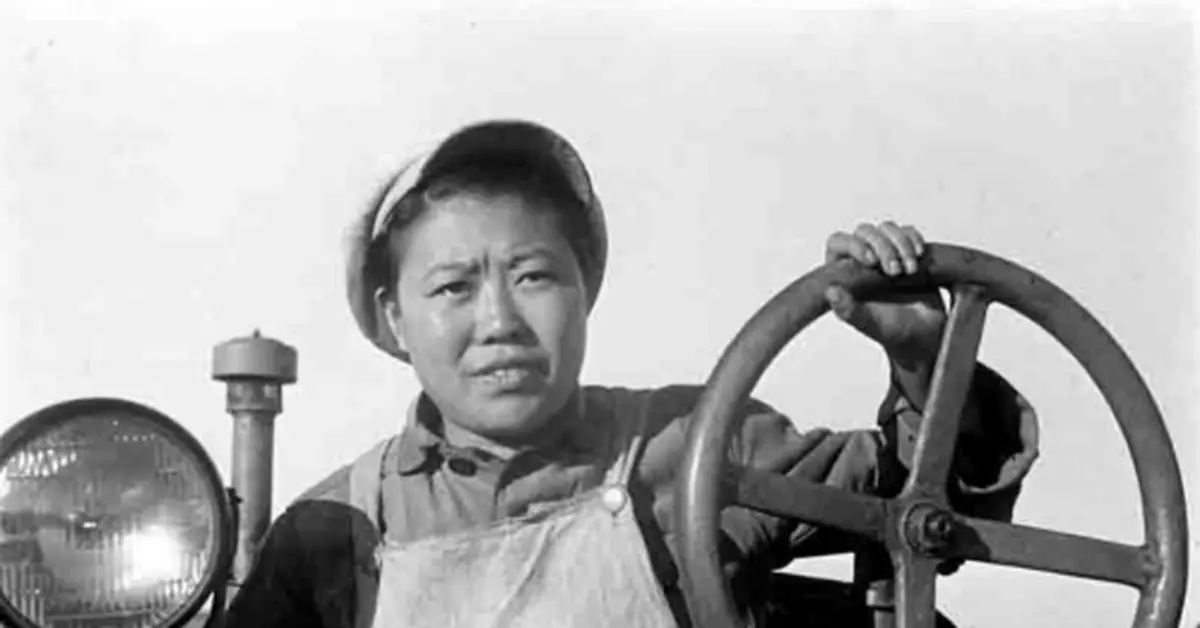 女拖拉機手梁軍