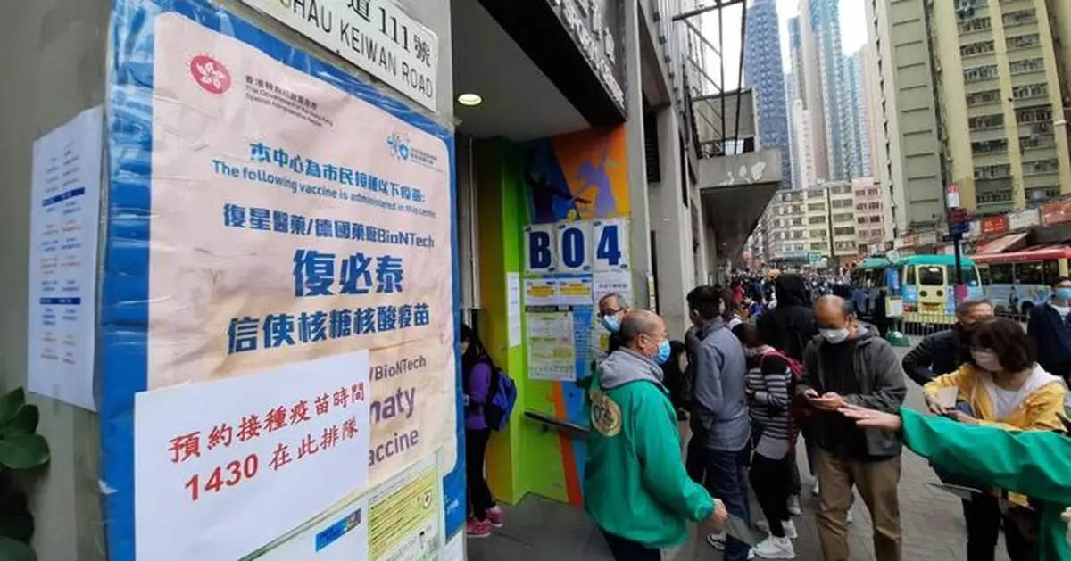 大批市民趁假期趕打第一針現人龍 有中心一連20日額滿