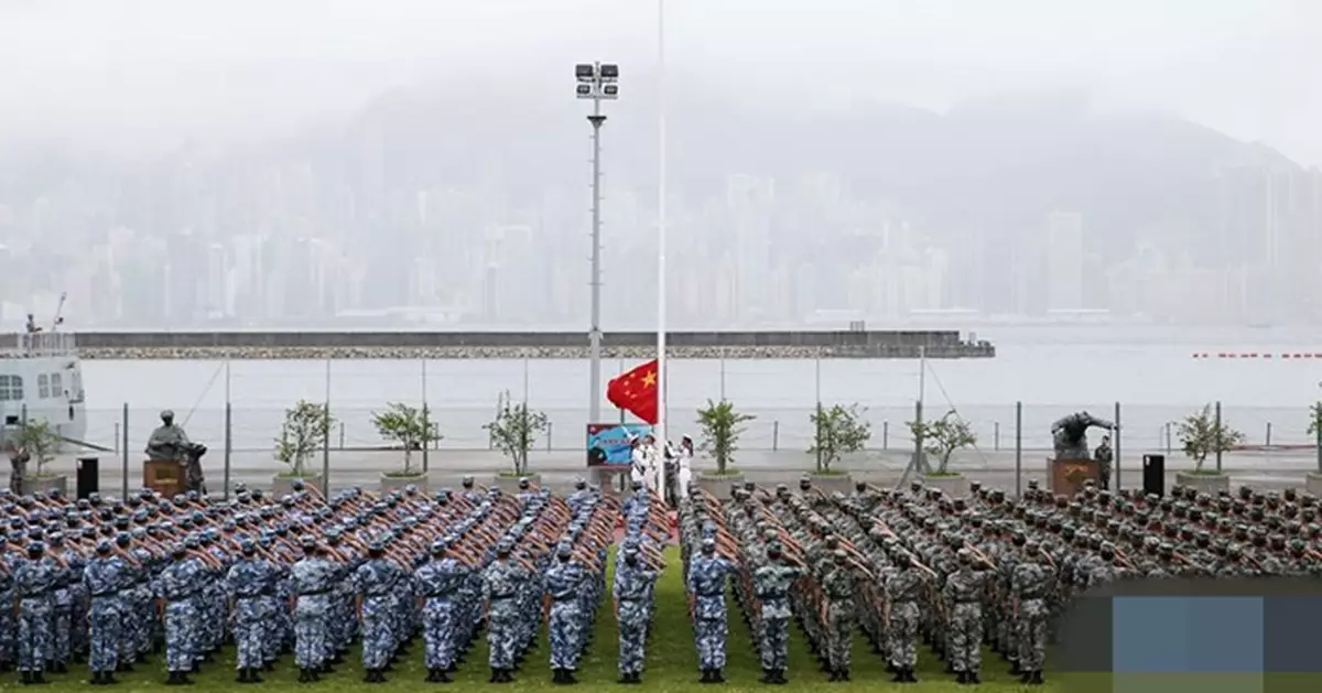 解放軍駐港部隊向全港市民賀年 強調新一年堅決維護香港繁榮穩定