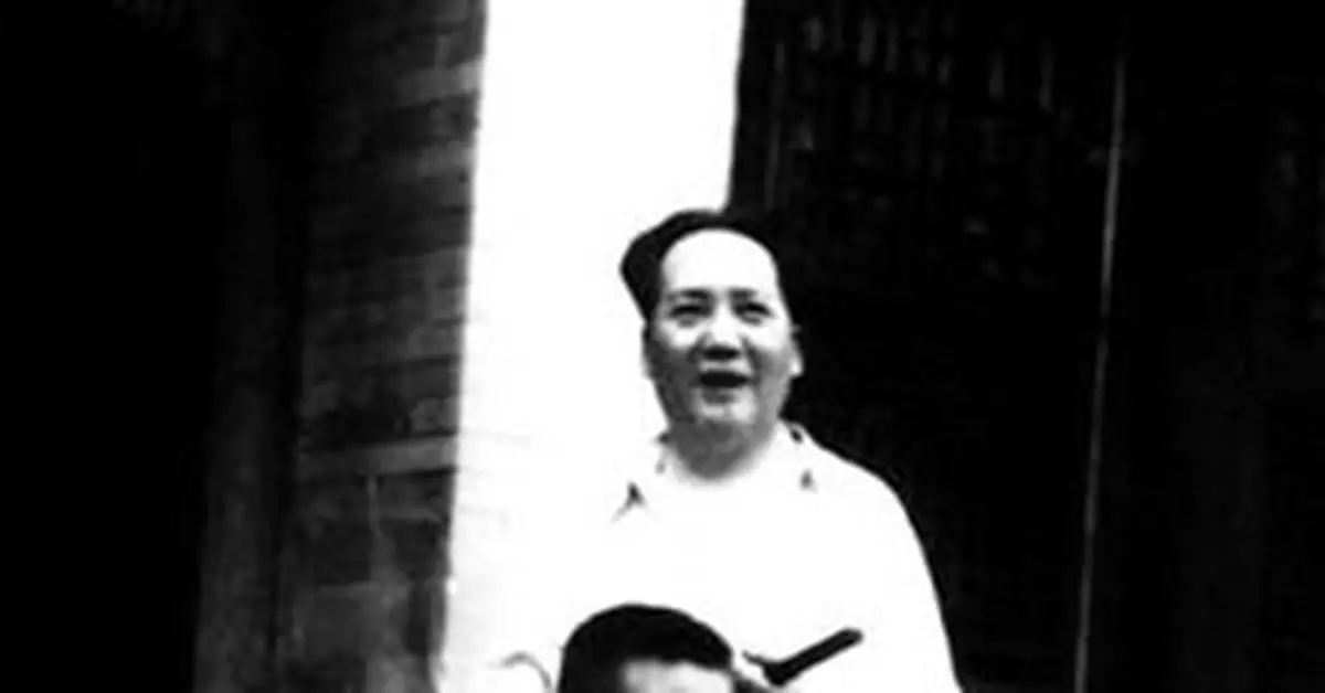 姚文元被審判時露疑惑：主席在培養毛遠新？