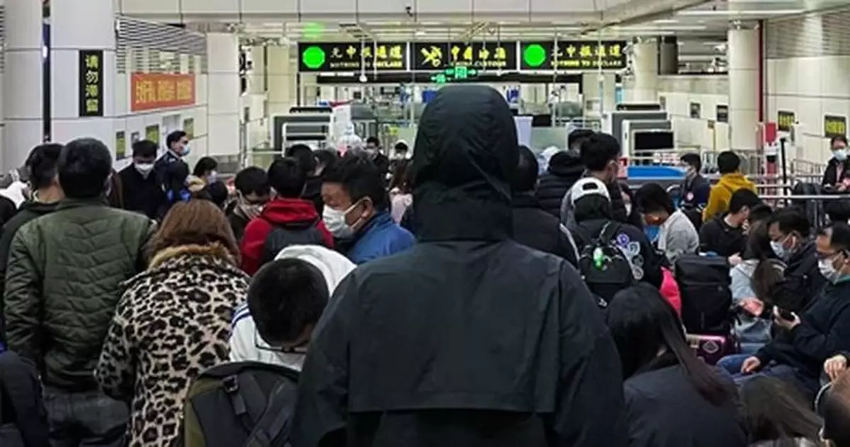 大批人經深圳灣口岸返內地 逼爆大堂人頭湧湧