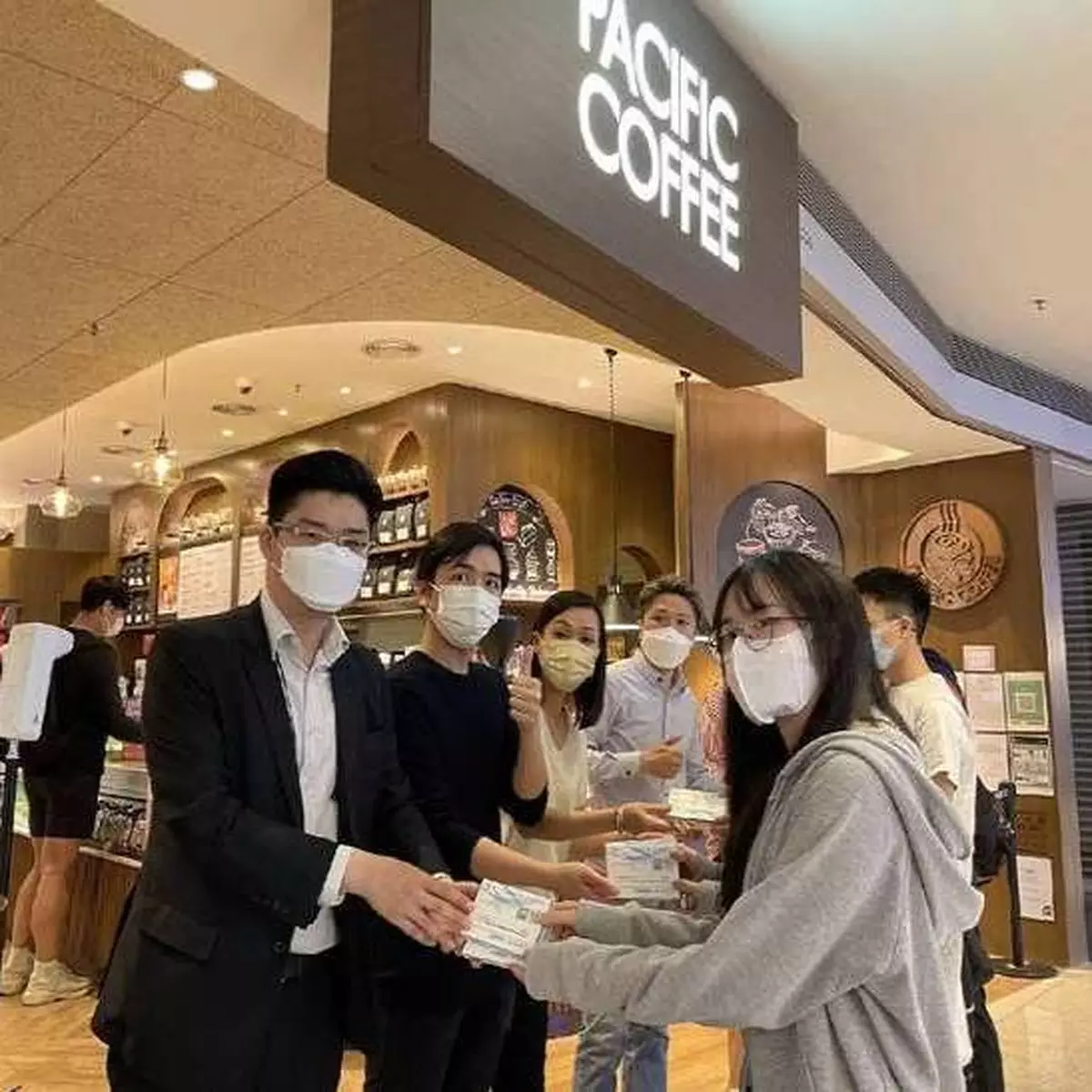 團體夥Pacific Coffee向DSE考生贈快測套裝 參與同學感謝社會關懷和溫暖