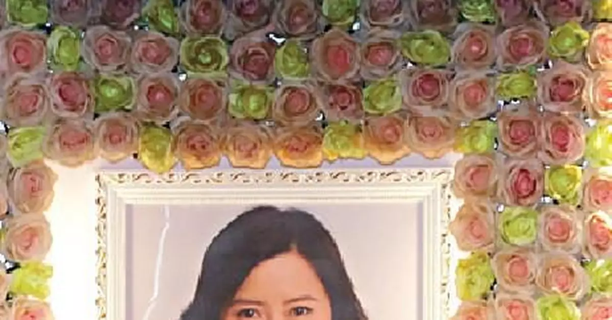 祝文君設靈 丈夫女兒哀別