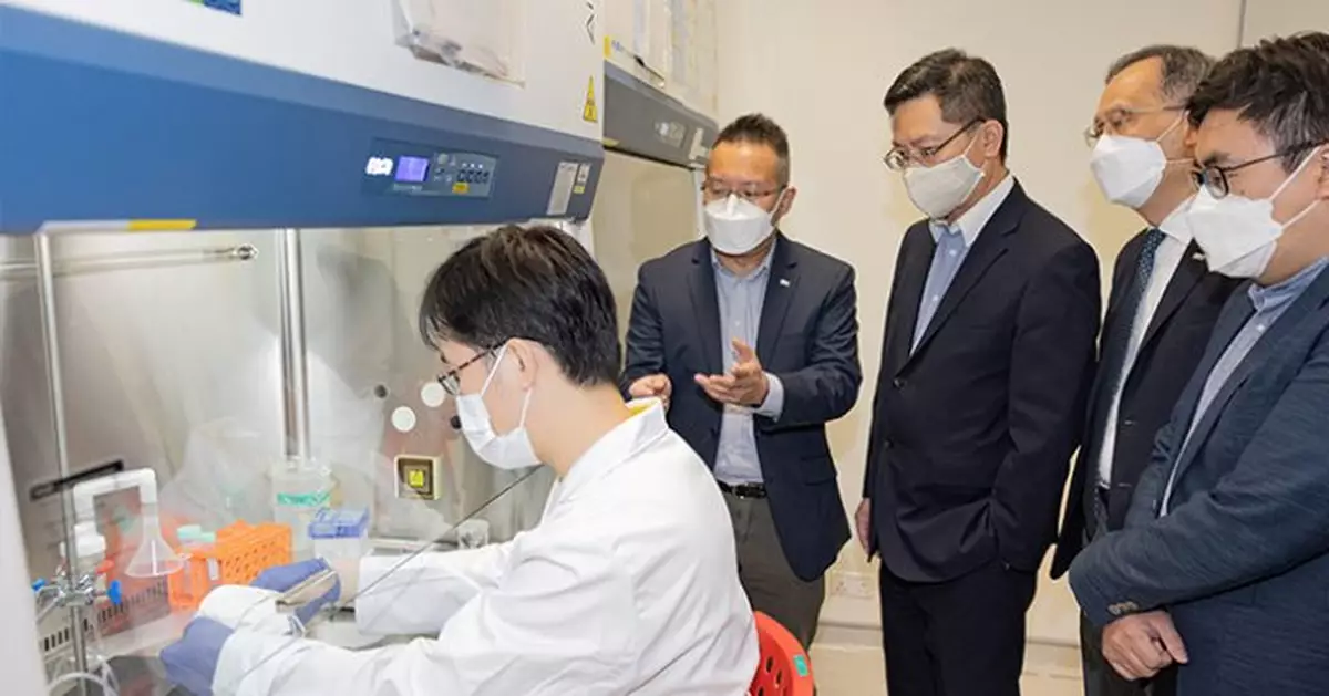 薛永恒到訪都會大學   科研團隊發現有效擊殺新冠病毒過濾技術