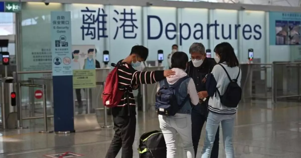 來論|英國拿BNO蠱惑港人為斂財
