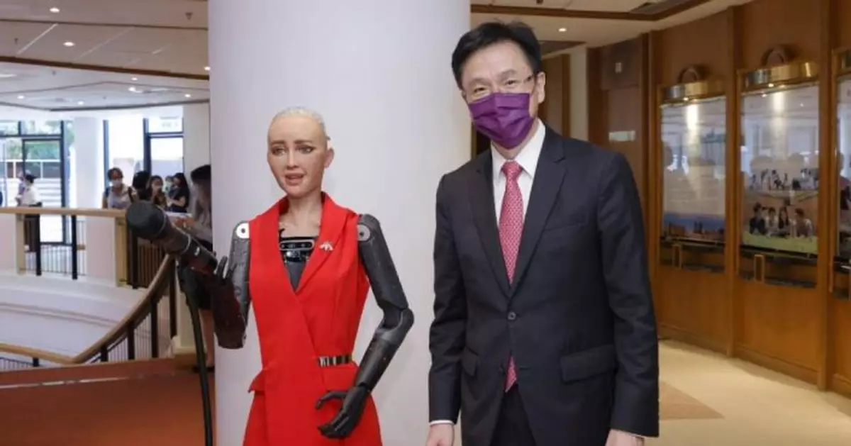 理工大學舉辦創科開放日 全球首名公民身分機械人Sophia與孫東對談