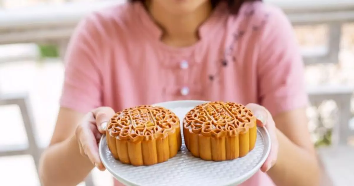 阿媽好心贈自家製月餅竟遭女友嫌棄  男子嬲爆考慮分手