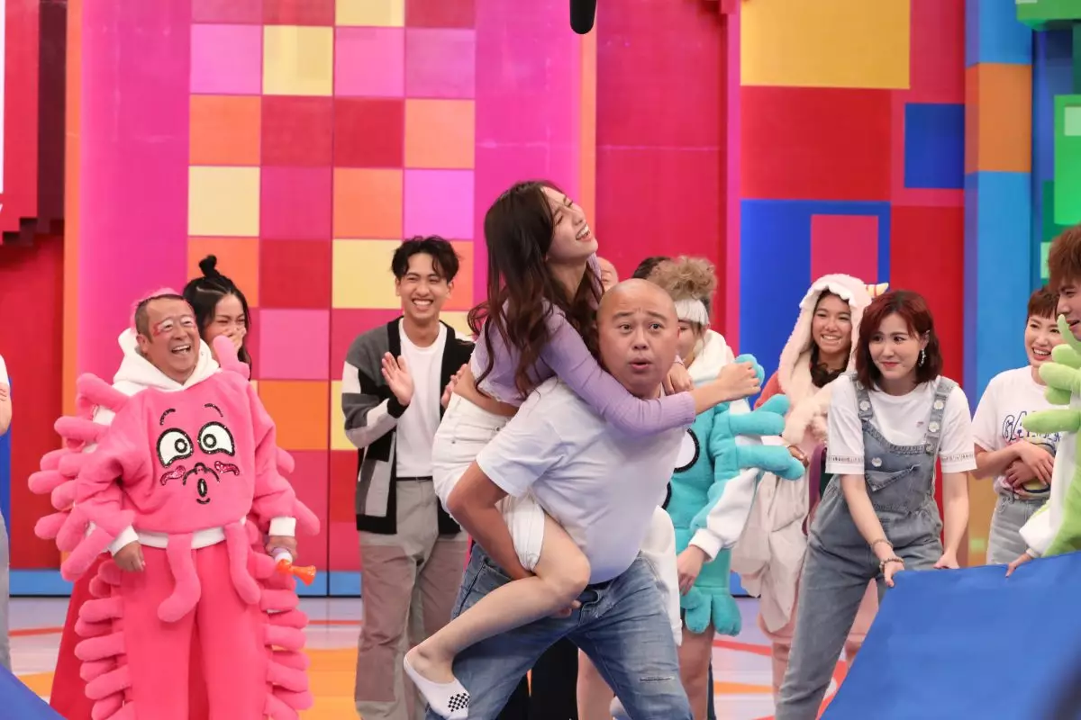 陳瀅Jumbo狂啜乒乓波搶分何依婷玩人肉呼拉圈奪命狂呼