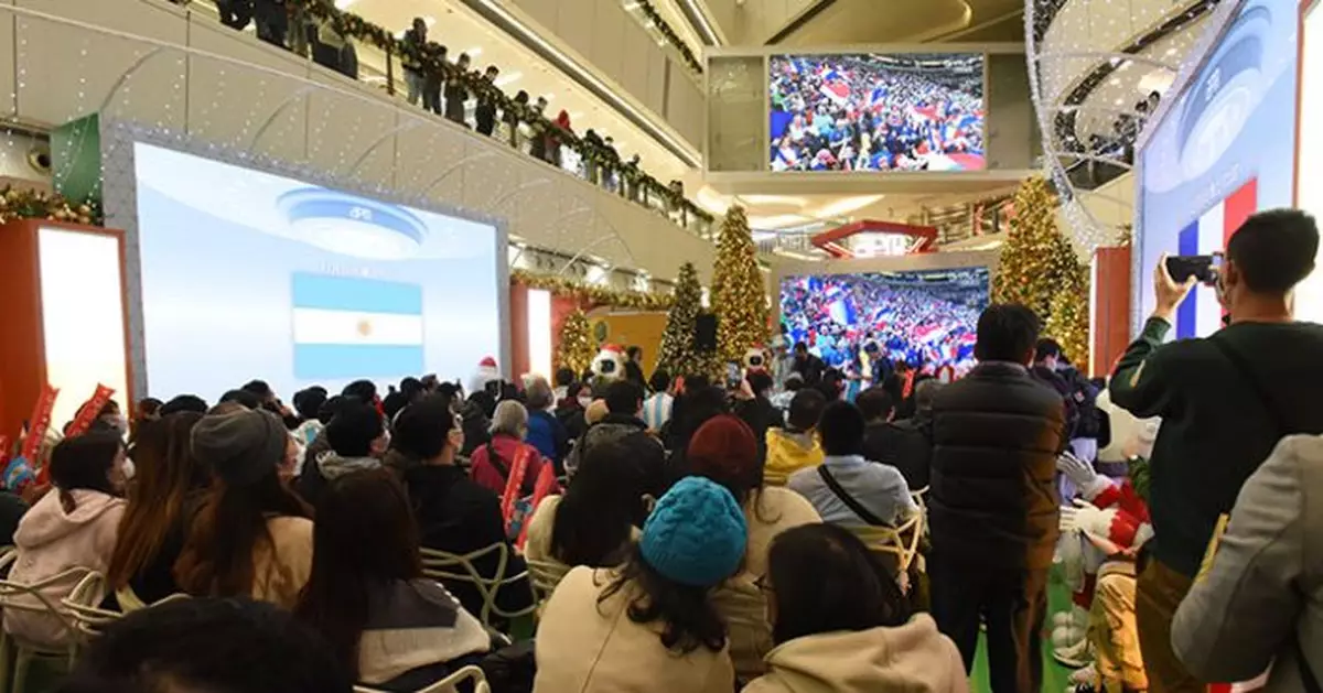 世界盃冠軍賽法國鬥阿根廷 市民湧商場吶喊助威