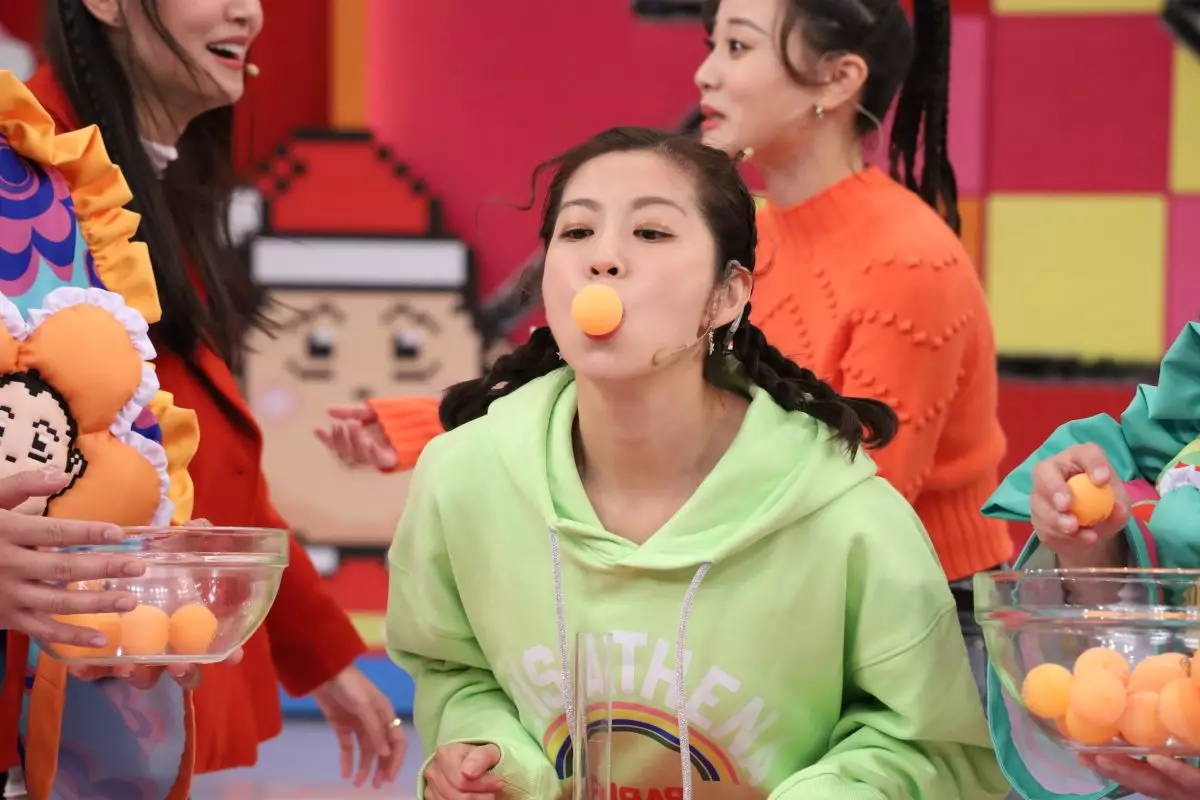 啜波連環圖,陳自瑤