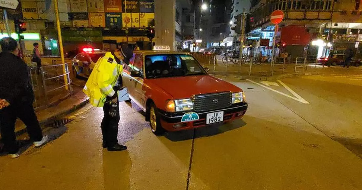 旺角的士撞男途人 手腳擦傷清醒送院