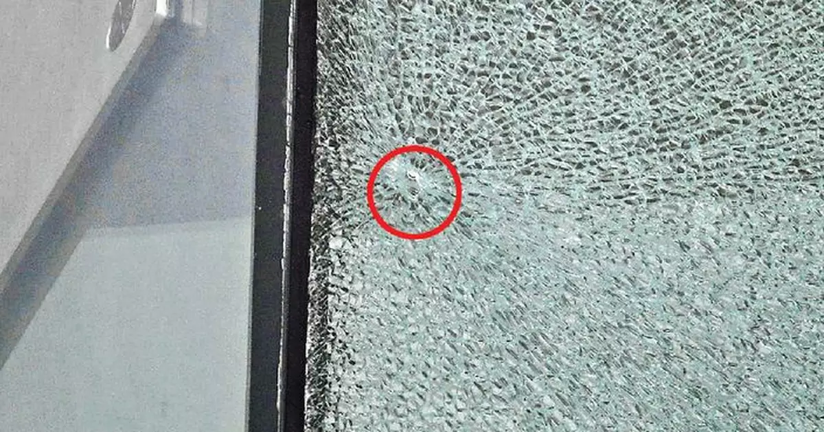 因應西九法院玻璃幕牆碎裂 工人行車天橋加建4米高圍欄