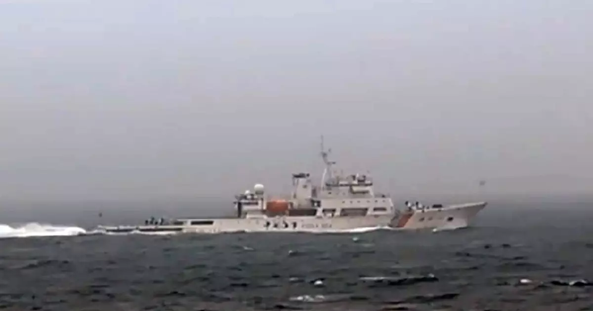台方公布畫面 台新竹艦緊貼陸「海巡06」