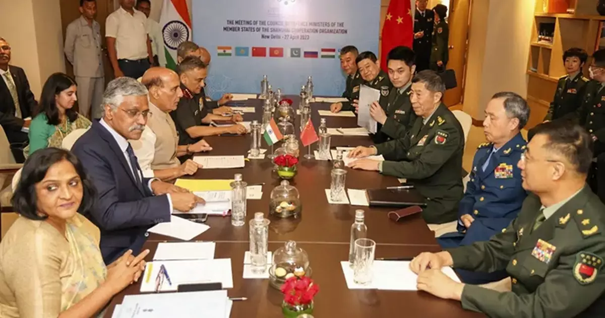 李尚福會見印度國防部長拉吉納特 指應把邊界問題放在雙邊關係適當位置