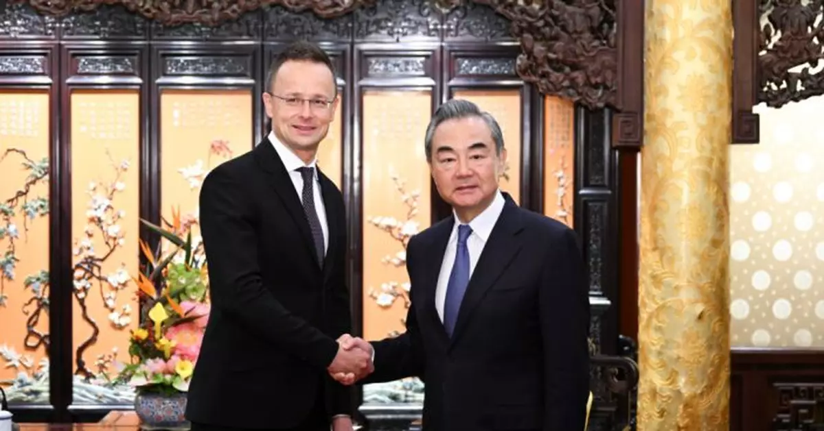 王毅與秦剛晤匈牙利外長 中方支持歐洲戰略自主
