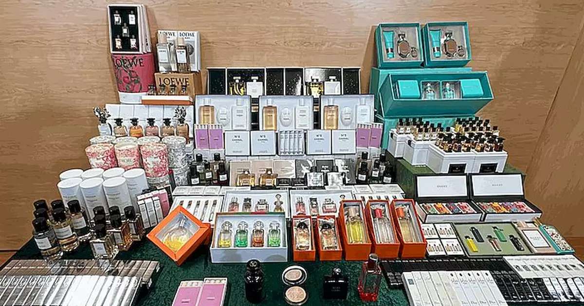 海關偵破冒牌香水化妝品網店 26歲女子疑涉案被拘