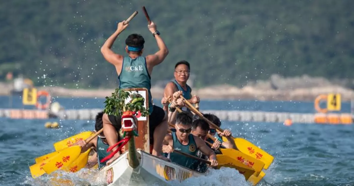 海關龍舟隊赤柱競賽  逾30成員勇奪公開混合標準龍銀盃賽亞軍