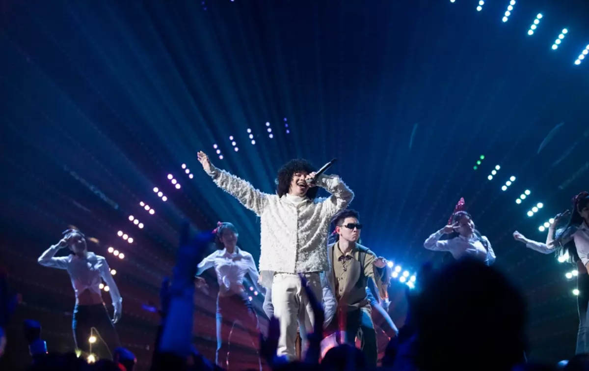 翻唱林志美《初戀》爆紅曾比特終與原唱見面：好期待可以一齊唱初戀