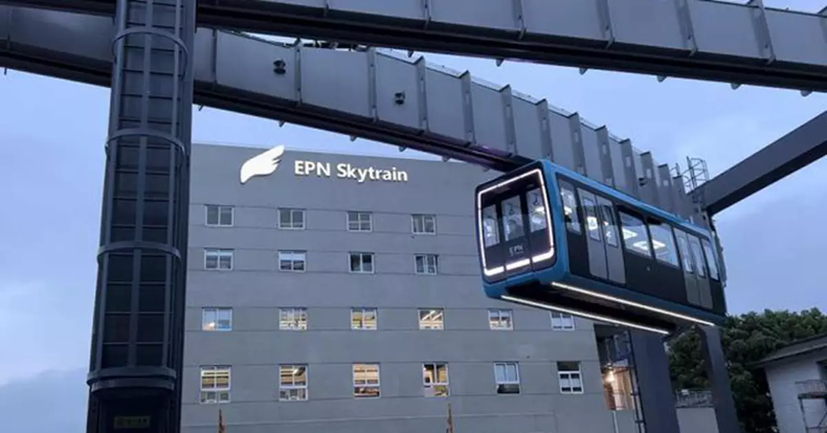 上海首條「空鐵」竣工 實現懸掛式凌空飛行 車輛展開動態運行測試